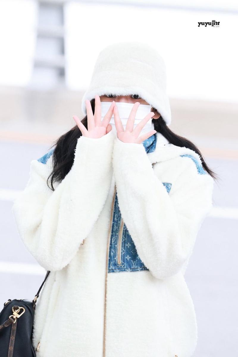 출국하는 아이브 안유진