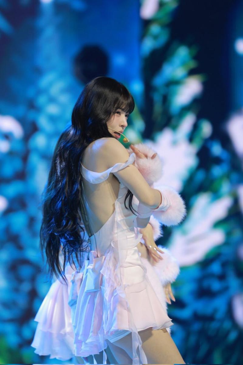 프로미스나인 이채영 시원한 원피스