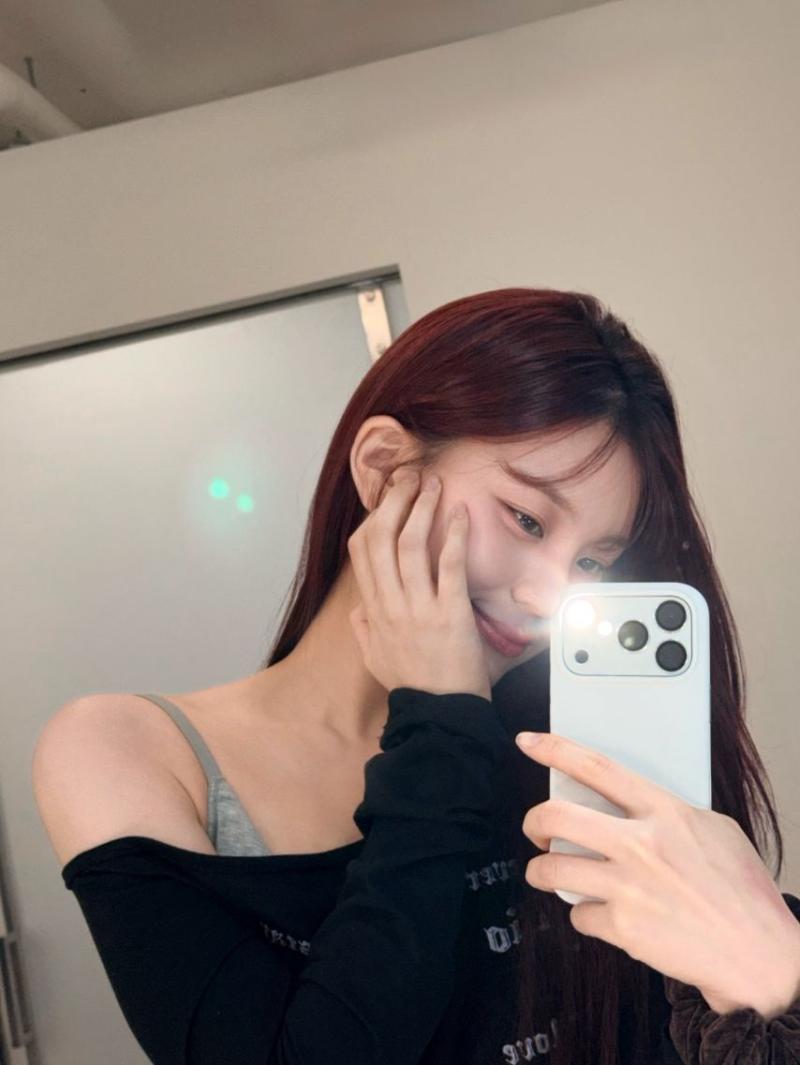 엄지 VIVIZ비비지 인별