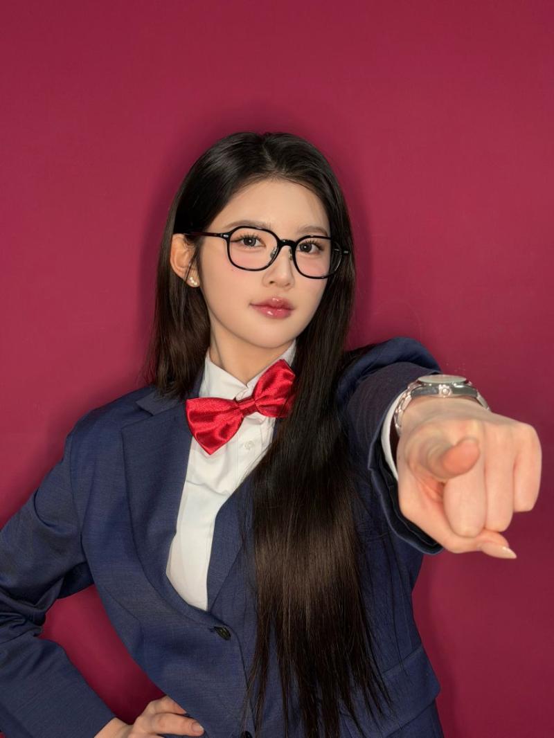 하츠투하츠 에이나