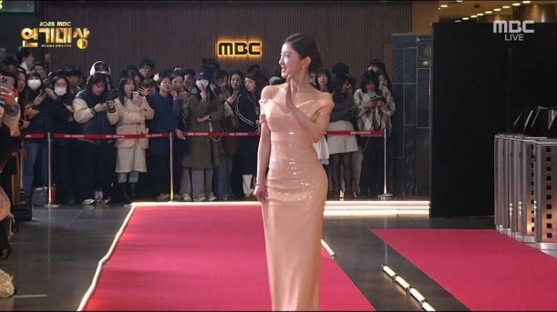 이세영, 레드카펫 의상, 표정