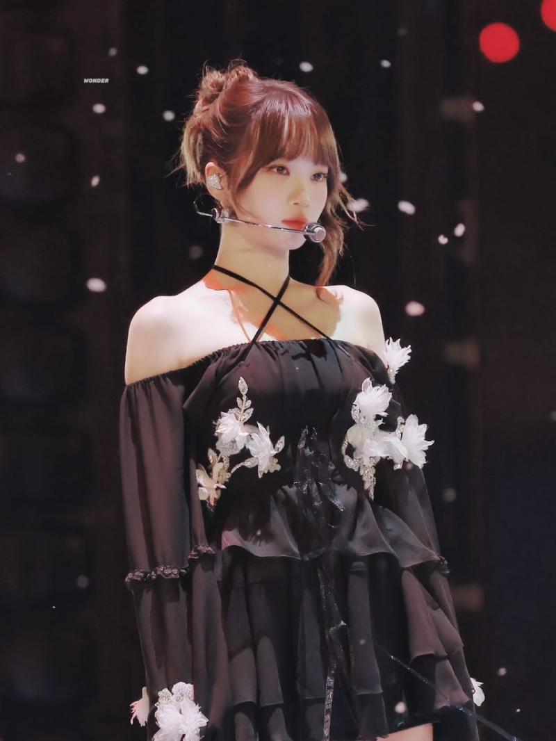 LE SSERAFIM (르세라핌) 김채원