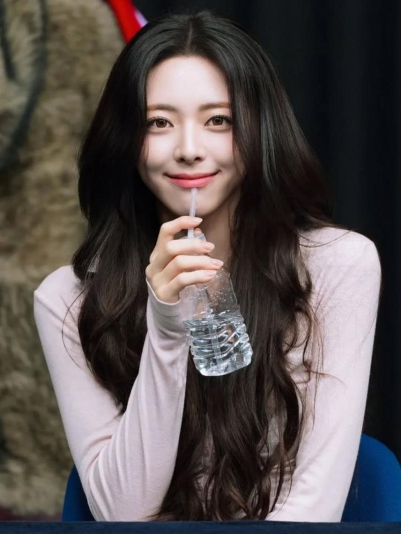 ITZY (있지) 유나