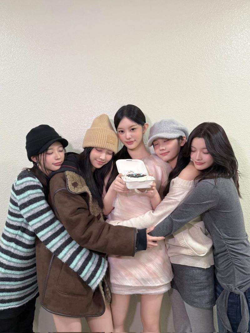 아일릿 (민주 뮤직뱅크MC 막방)