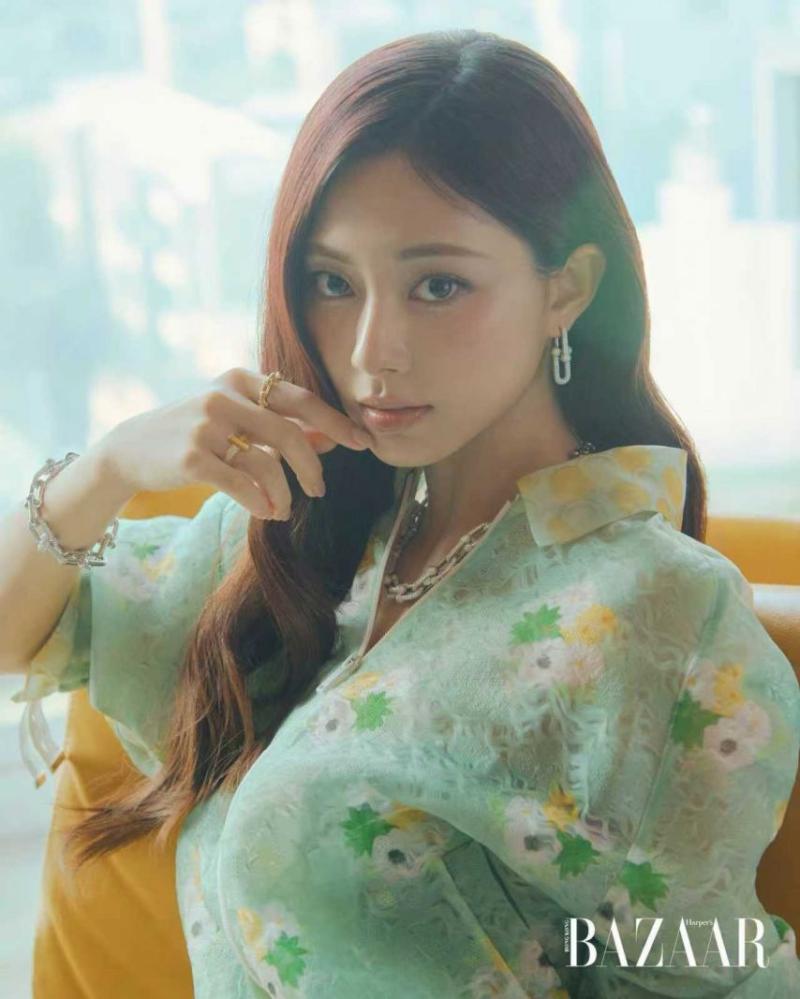 트와이스 쯔위 바자 화보