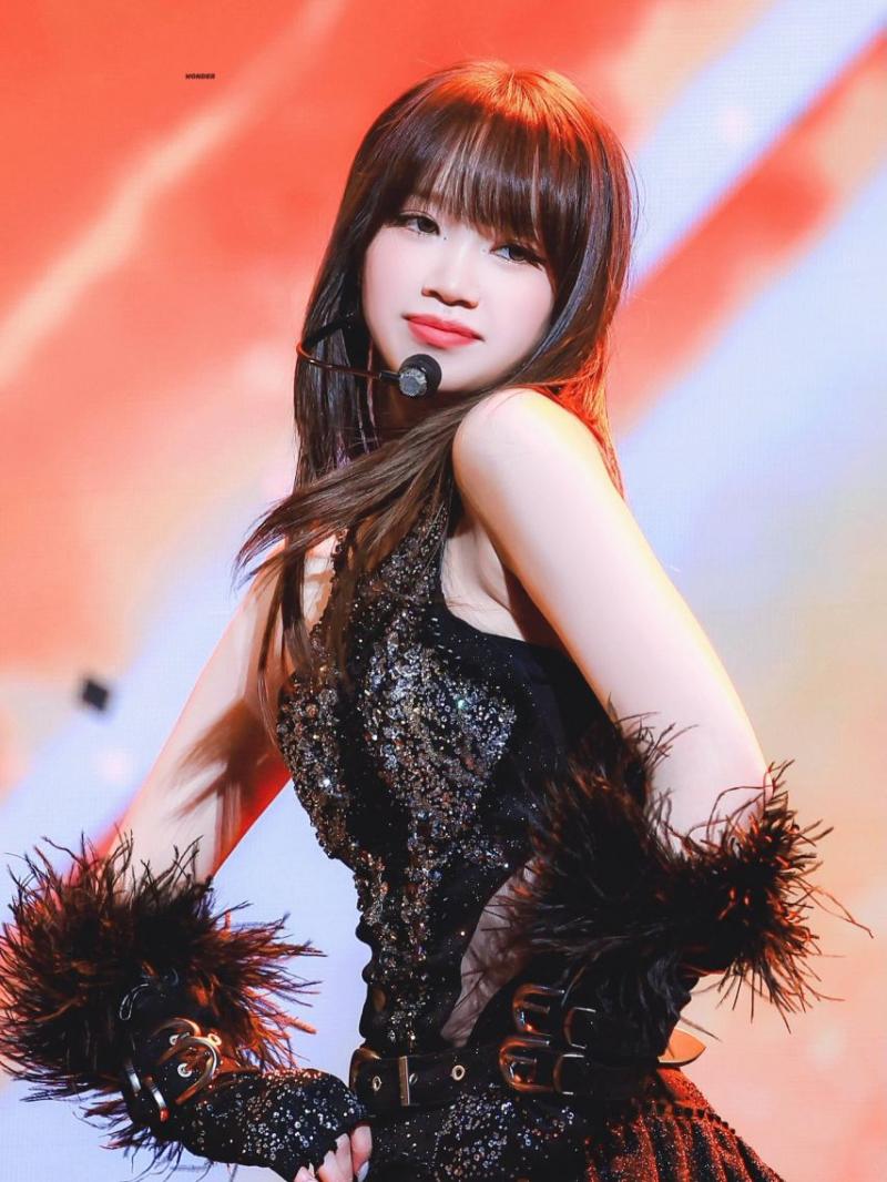 LE SSERAFIM (르세라핌) 김채원