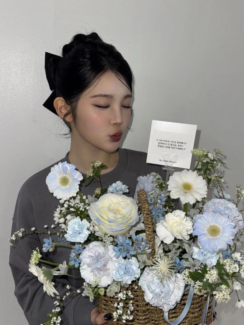 하츠투하츠 카르멘, 에이나