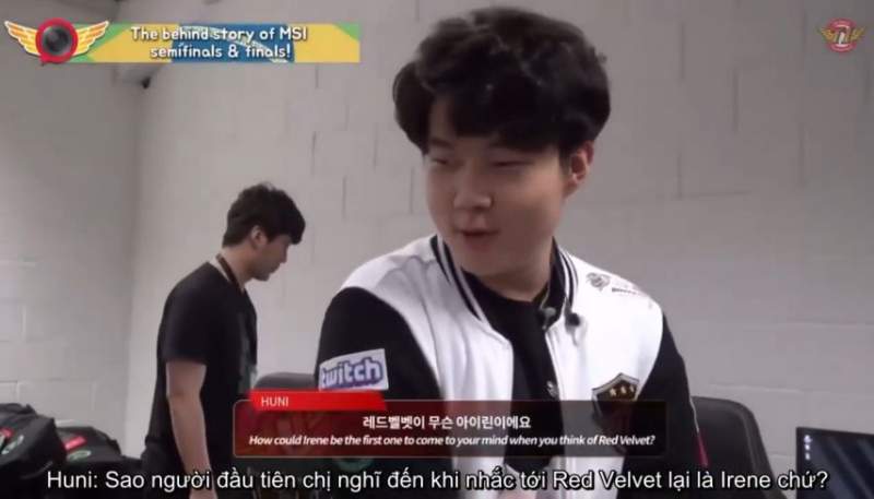 레드벨벳 맞추는 페이커..jpg