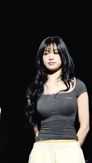 마른 몸에 비해 엄청 큰 베이비몬스터 아현