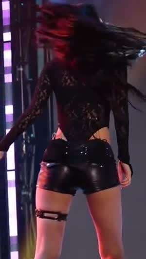 한층 요염해진 가죽핫팬츠 레드벨벳 슬기