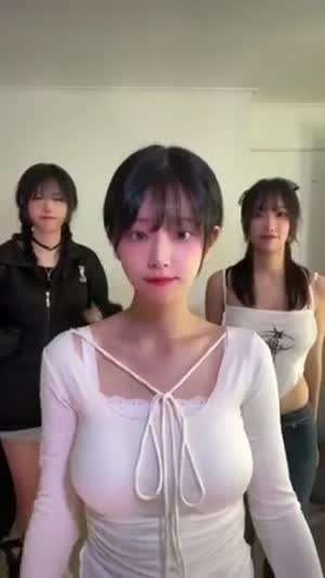 QWER 쵸단 마젠타 히나