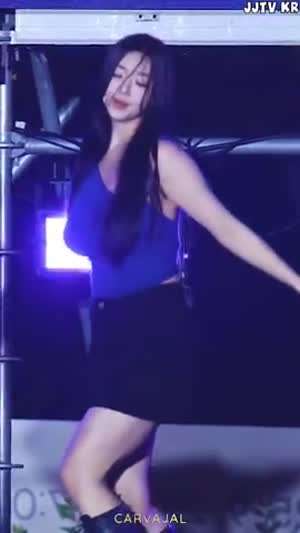 묵직 밀착 파란 나시 트리플에스 김채연