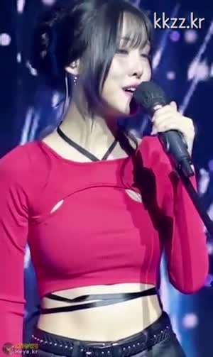 골지 크롭에 망사 스타킹 유주