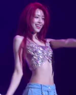 나비 크롭 ITZY 유나 허리라인 배꼽