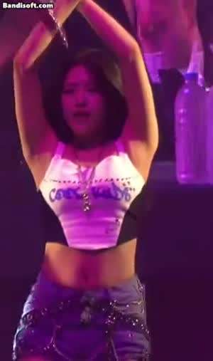 아이브 안유진... 건강미 넘치는 몸매 ㄷㄷ..gif