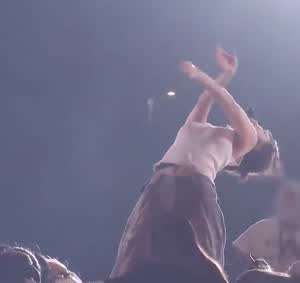 허리 뒤로 젖히는 르세라핌 김채원 민소매