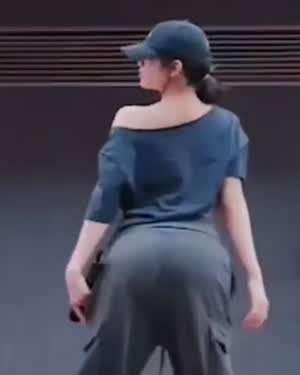 안무연습하는 아이브 안유진 츄리닝 뒤태