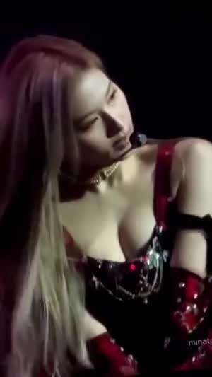 섹시 뿜뿜하는 트와이스 사나 ㄷㄷ