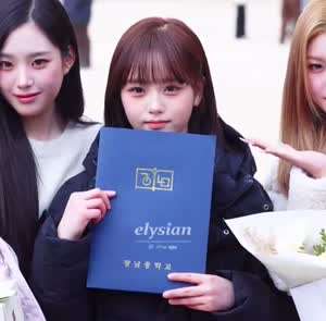 오늘 중학교 졸업한 트리플에스 서아(본명 정해린)