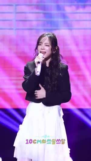 김세정 쓰담쓰담