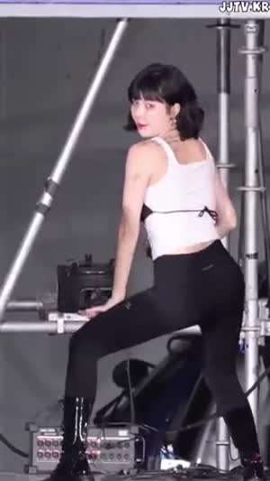 현아 흰나시 위에 입은 블랙 브라 레깅스.mp4