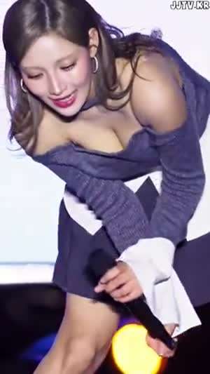 라잇썸 초원 모으고 숙이고 흔들어 주는 묵직 가슴골.mp4