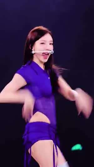 새해에도 열심히 월투 중인 트와이스 나연 롱부츠 허벅지