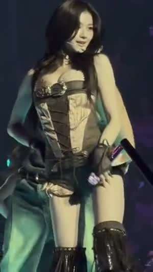 묵직한 가슴 벨트 의상 무대 애티튜드 쩌는 트와이스 사나 (스압)