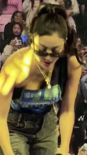 물병 내려 놓는 트와이스 지효 틈