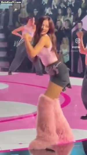 '빅토리아 시크릿'과 협업중인 트와이스 쯔위