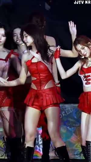 트와이스 쯔위 빨간 가죽 란제리룩