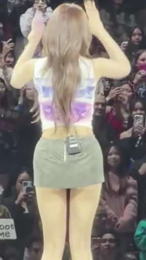 짧은 치마 검정 속바지 트와이스 사나 뒤태