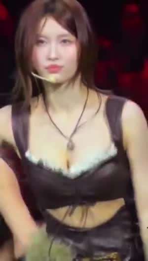 트와이스 모모의 섹시미