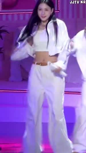 화이트 자켓속 크롭 나시 복근 에이핑크 오하영