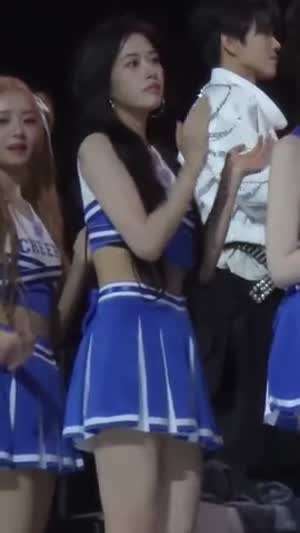 유진이 궁디 팡팡하는 골든디스크 치어리더 레이 (아이브) (2)