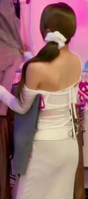 홍은채 화이트 오프숄더 + 라인이 은근히 비치는 롱스커트 엉태.mp4