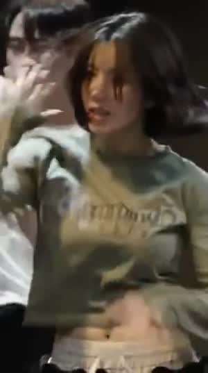 권은비 안무 연습 묵직한 가슴 덜렁임.mp4