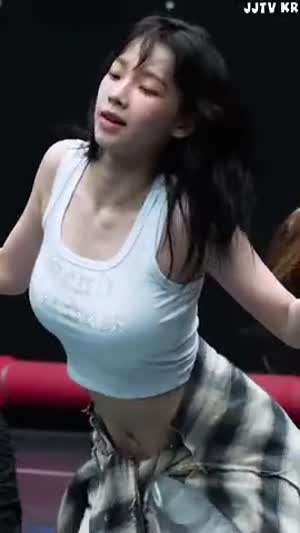 에스파 카리나 안무 연습 봉긋 크롭 민소매.mp4