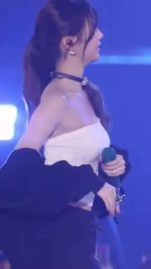 비주얼, 매력 뽐내는 오프숄더 아이브 장원영