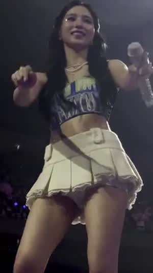 바로 아래에서 본 머리 위 하트 날리는 트와이스 미나 비주얼