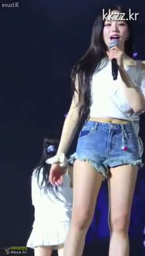 핫팬츠 허벅지 프로미스나인 박지원