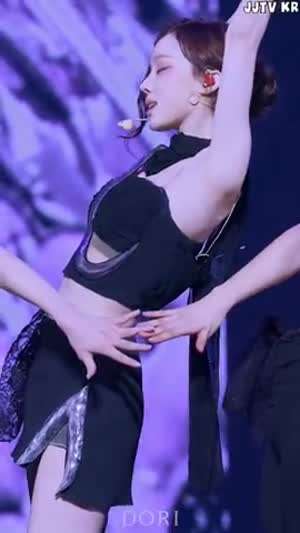 에스파 윈터 튜브탑 매끈 겨드랑이