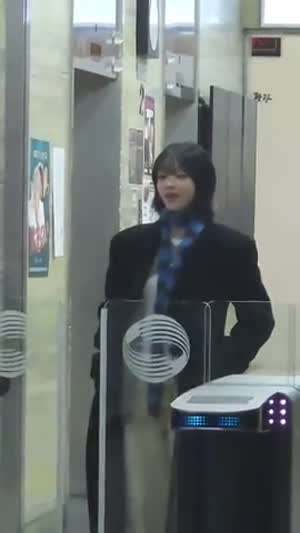 데뷔 이후 처음으로 단발했다는 오마이걸 유아.MP4