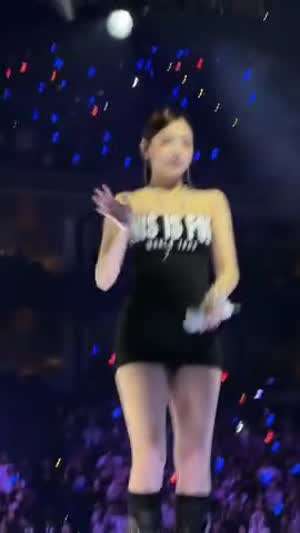 1열 밑에서 본 나연...검정색 밀착 원피스 흰 망스 야벅스.mp4