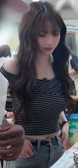 에스파 카리나 봉긋한 밀착 오프솔더.mp4