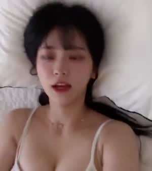 QWER 쵸단 눕방 시스루 미시룩 가슴골.mp4