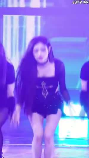 십자가 블랙티 반짝이 치마 츄 CHUU