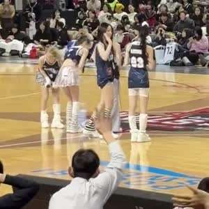 올스타전 DB 김주성 감독에게 인사하는 키키 키야.MP4