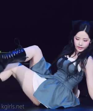 프로미스나인 박지원 롱부츠 바닥안무