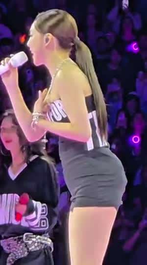 트와이스 나연 검정 슬림 원피스 옆태